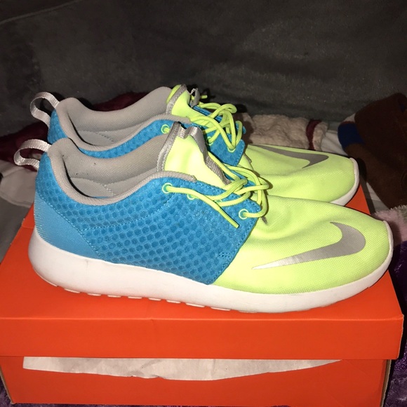 Men’s Size 11 Roshes. - Picture 3 of 4